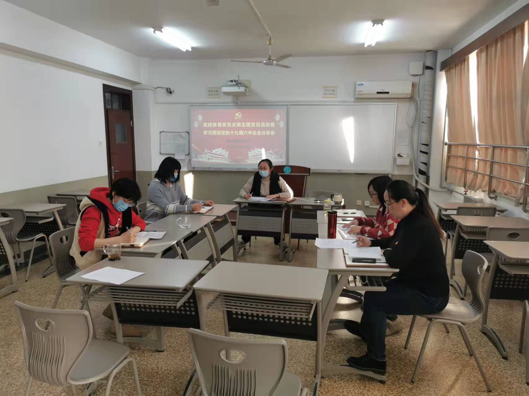 三级特黄边做边爱