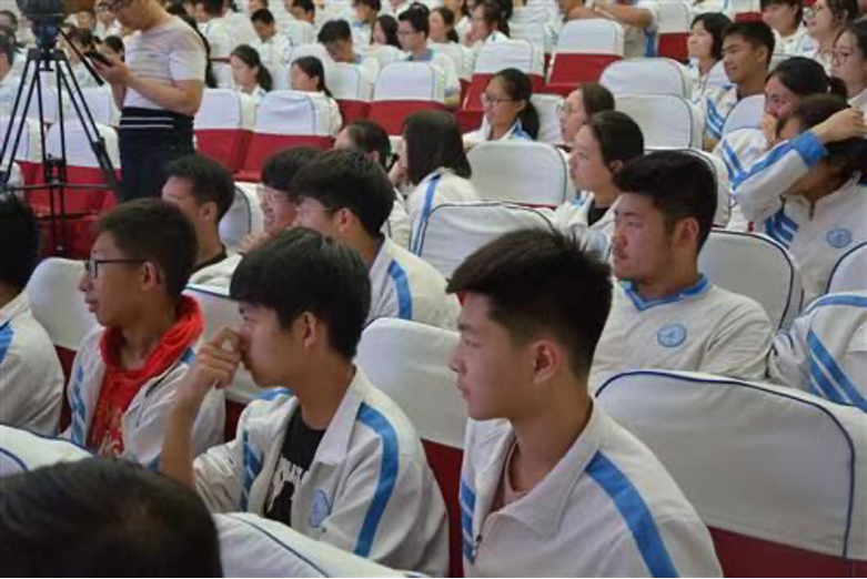 三级特黄边做边爱