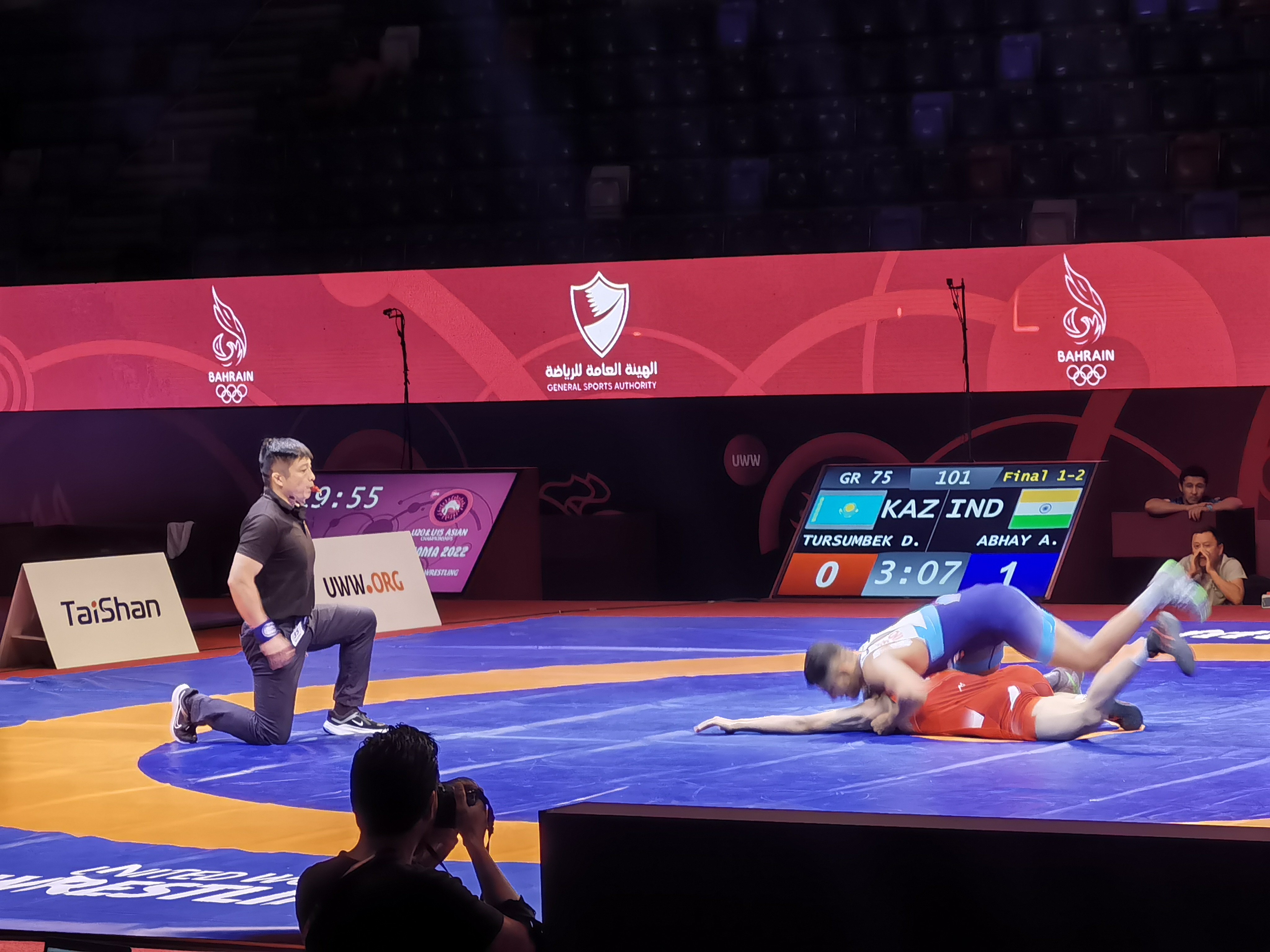 三级特黄边做边爱