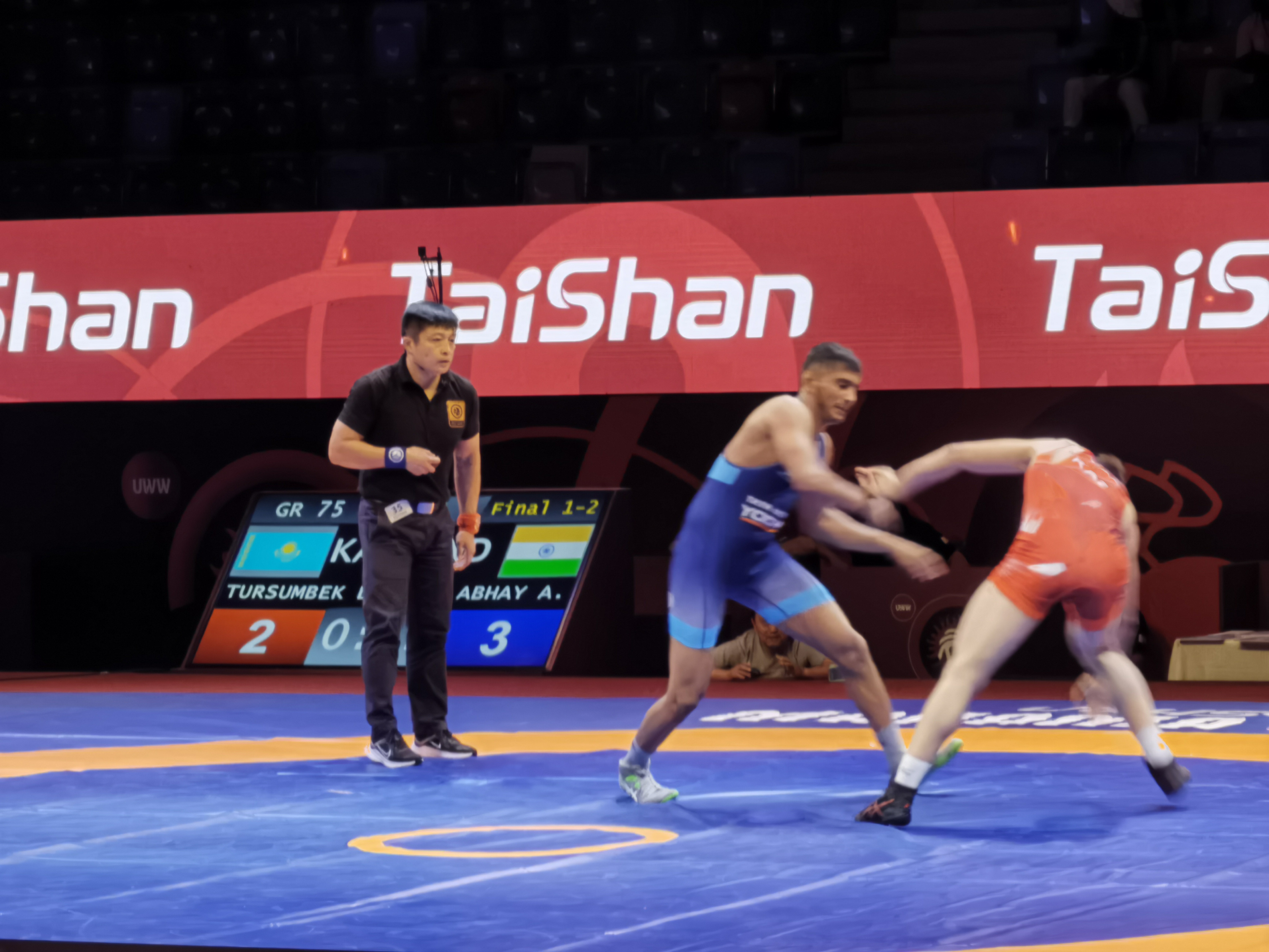 三级特黄边做边爱