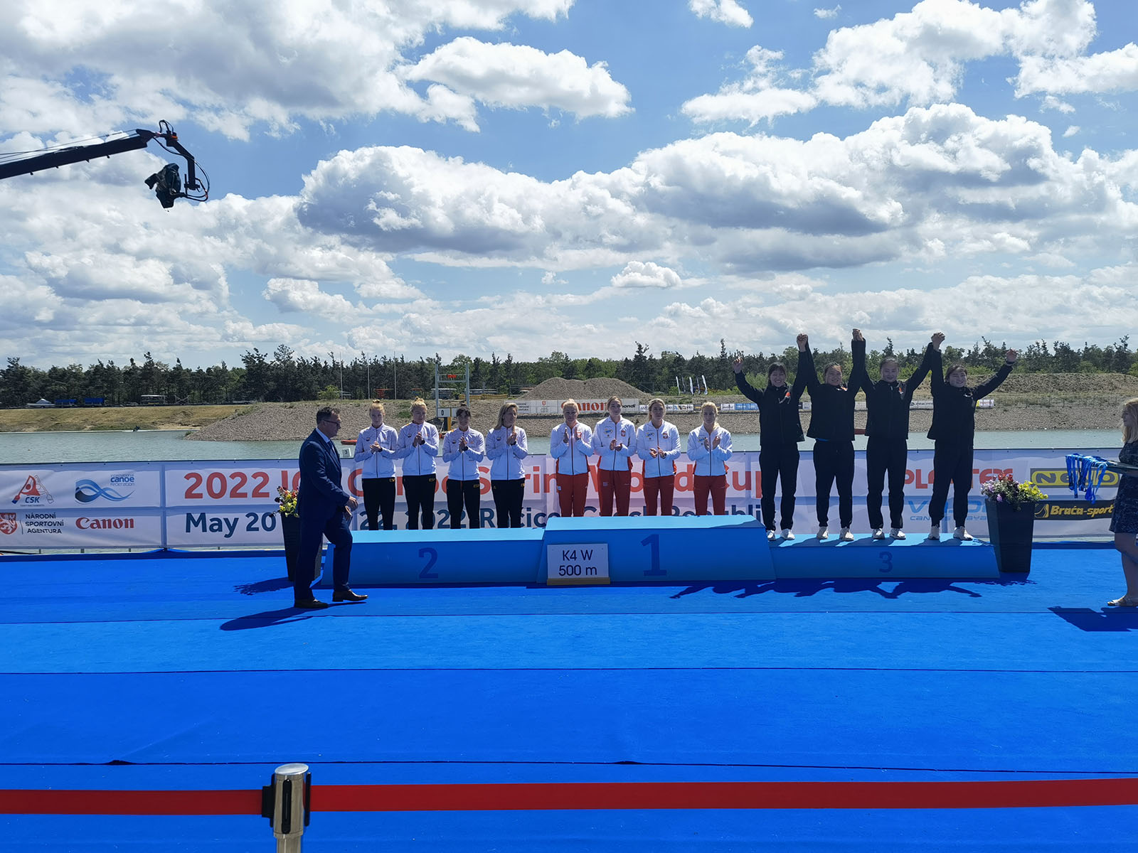 三级特黄边做边爱