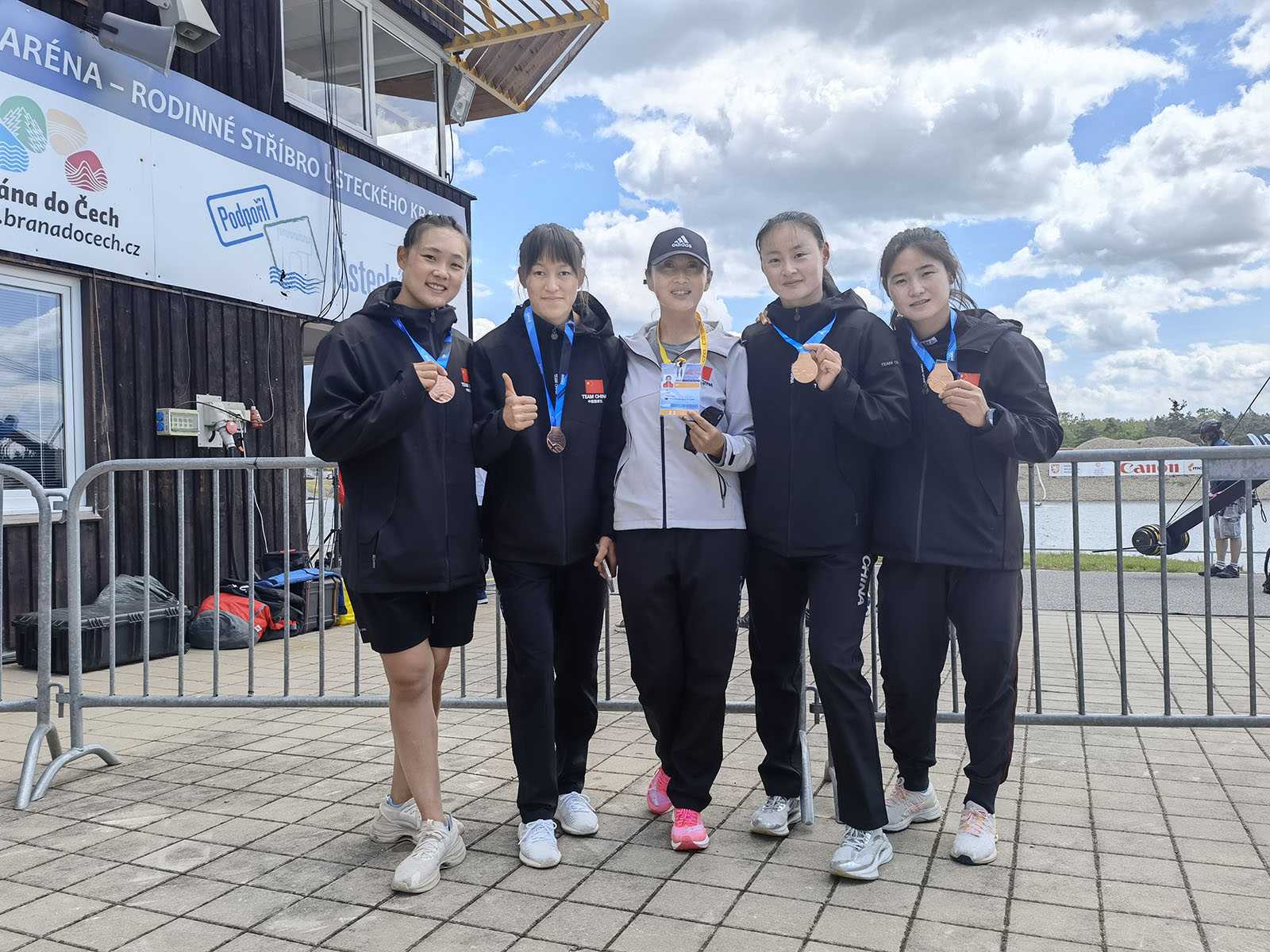 三级特黄边做边爱