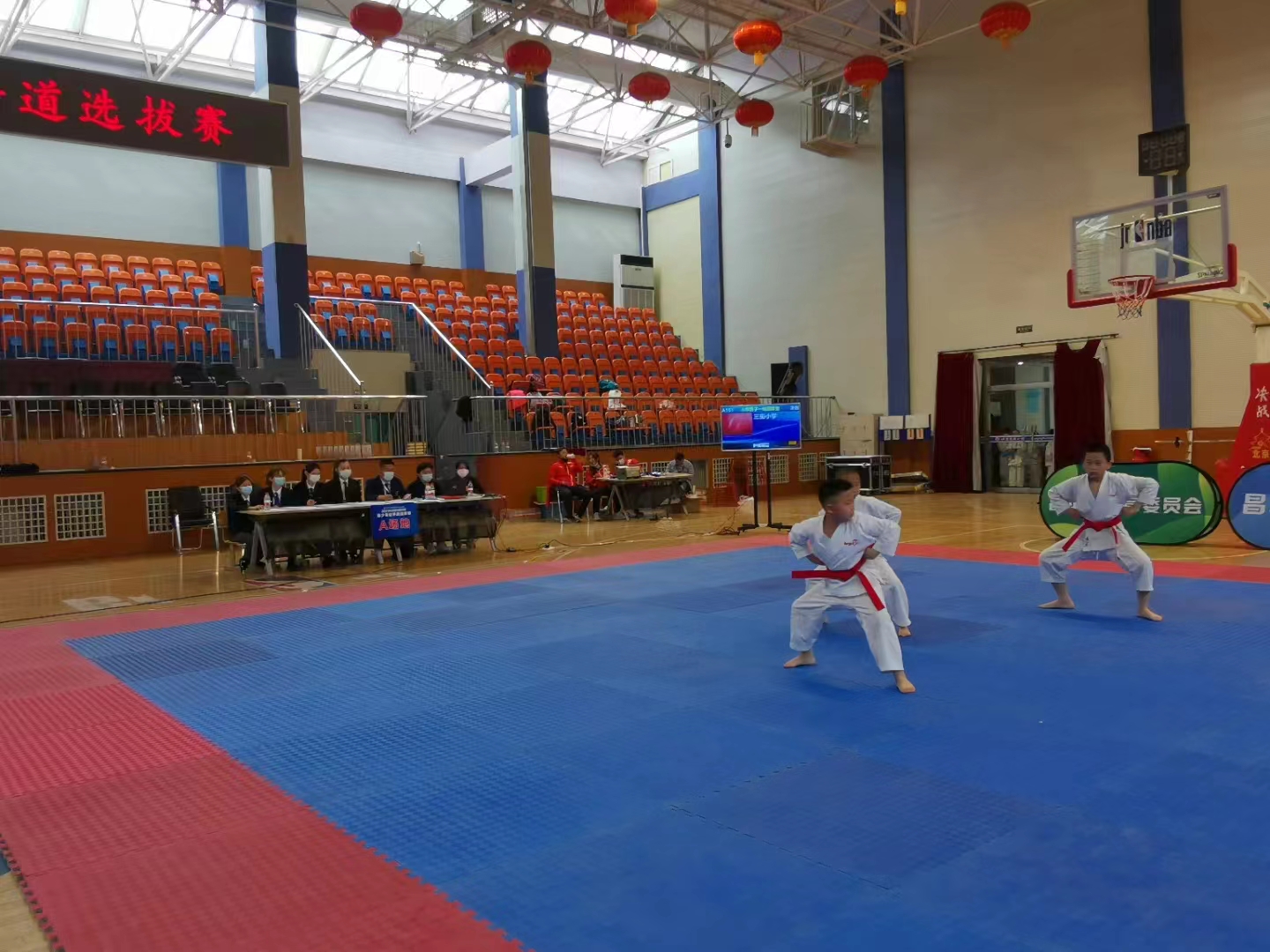 三级特黄边做边爱