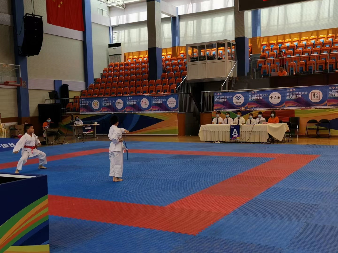 三级特黄边做边爱