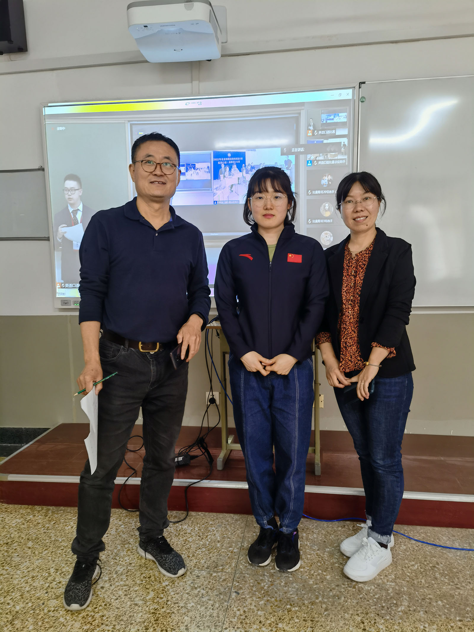 三级特黄边做边爱